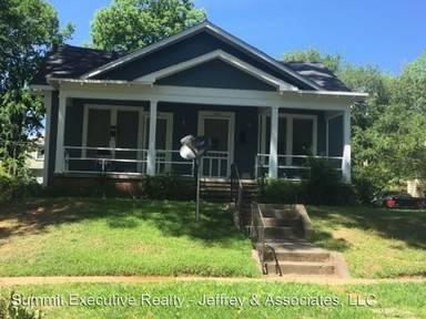 Main picture of 926 Elmwood St