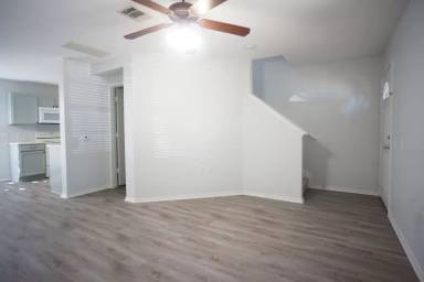 Main picture of 7117 Walkup Ln