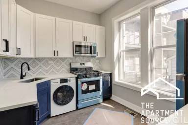 Main picture of 3415 N Seminary Ave