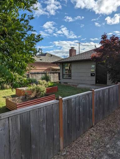 Main picture of 2682 Harris St