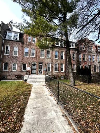 Main picture of 10410 S Maryland Ave