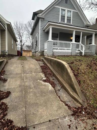 Main picture of 2634 Spruce Ave
