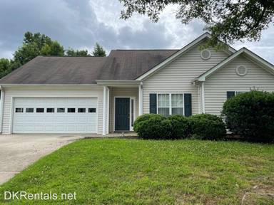 Main picture of 107 Carl Barrett Dr