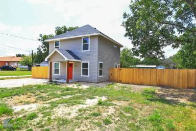 Main picture of 709 Gas House Rd