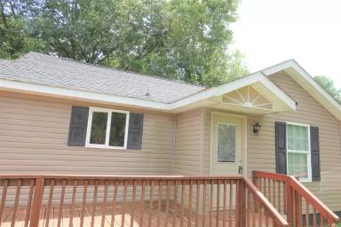 Main picture of 10 Davis St