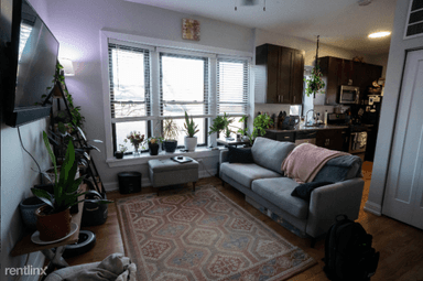 Main picture of 2558 W Superior St