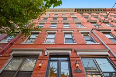 Main picture of 811 Park Ave
