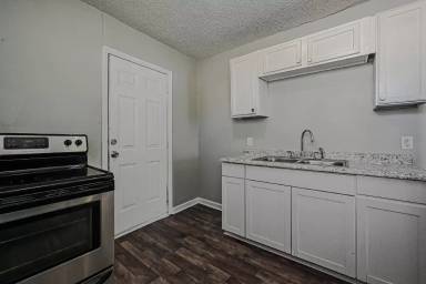 Main picture of 323 Jones St