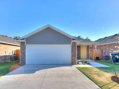 Main picture of 11520 SW 12th St