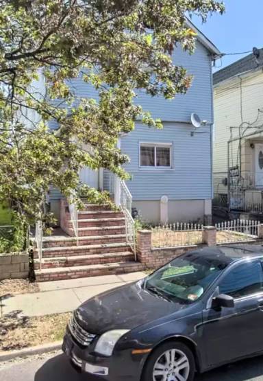 Main picture of 445 Jackson Ave