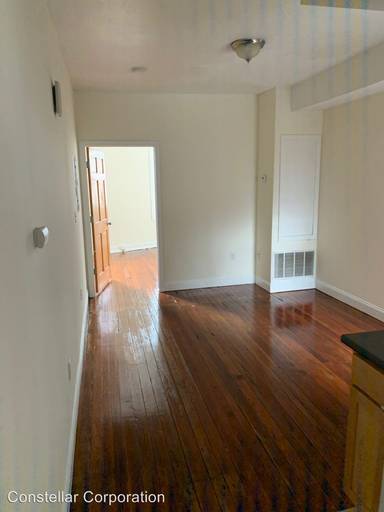 Main picture of 4712 Woodland Ave