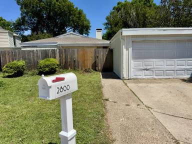 Main picture of 2800 Springleaf Ct
