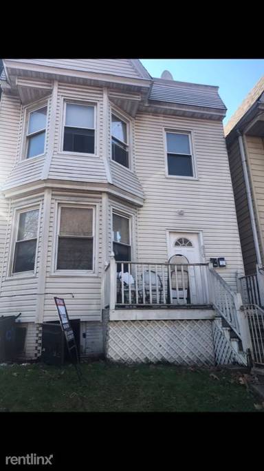 Main picture of 610 Lyons Ave