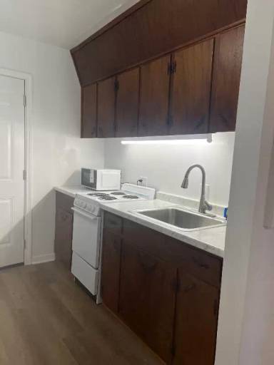 Main picture of 1708 Holloman Dr