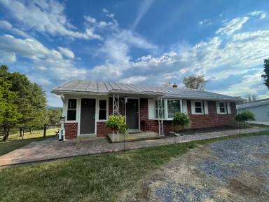 Main picture of 907 Copp Rd