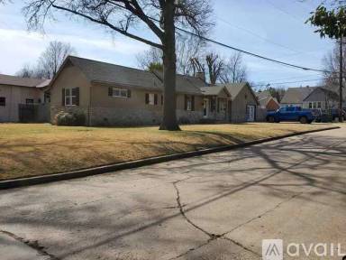 Main picture of 3720 E 13th St