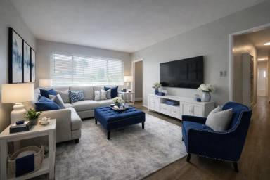 Main picture of 250 W 15th St