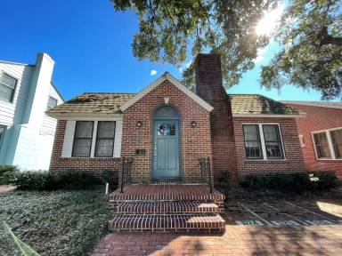 Main picture of 1011 SW 5th Ave