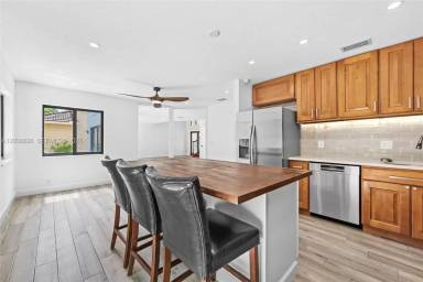 Main picture of 11293 Rhapsody Rd