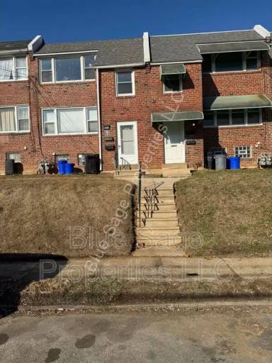 Main picture of 2403 Manor Rd