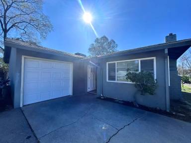 Main picture of 7351 Lincoln Ave