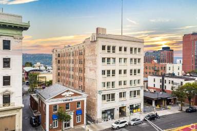 Main picture of 18 N Broadway