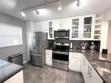 Main picture of 2920 SW 22nd Ave