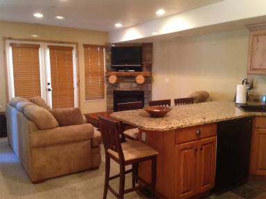 Main picture of 5060 Lakeview Dr