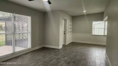 Main picture of 102 S Christmas Hill Rd
