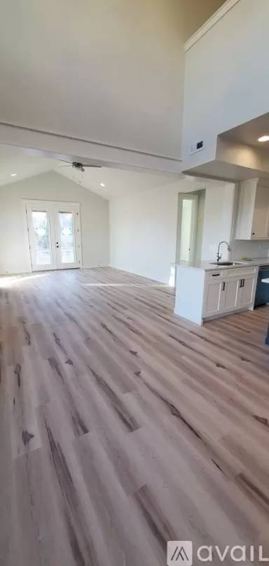 Main picture of 1483 W Lincoln Way