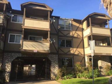 Main picture of 2907 E Spaulding St