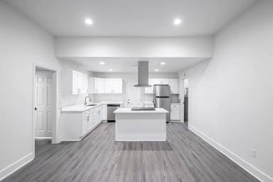 Main picture of 306 S Schiller St