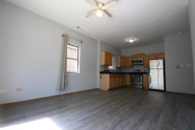 Main picture of 3156 W Fillmore St