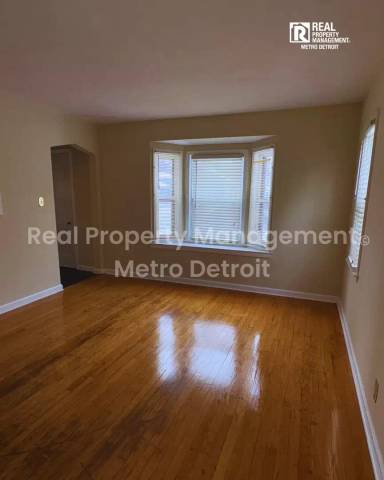 Main picture of 823 E 2nd St