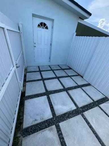 Main picture of 10725 SW 55th St
