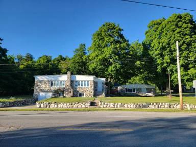 Main picture of 4642 Main St