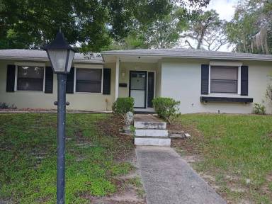 Main picture of 7298 Holiday Dr
