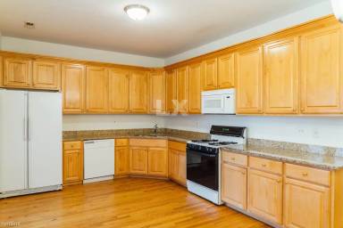 Main picture of 4235 N Kenmore Ave