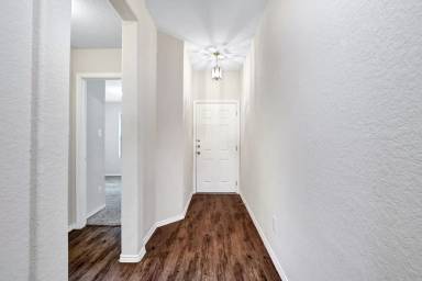 Main picture of 1922 Marbach Woods