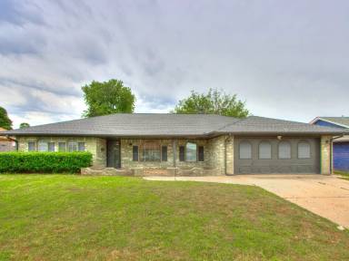 Main picture of 5816 NW 90th St