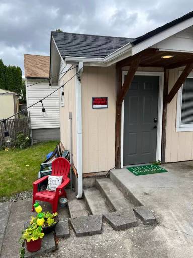 Main picture of 916 N Montgomery Ave