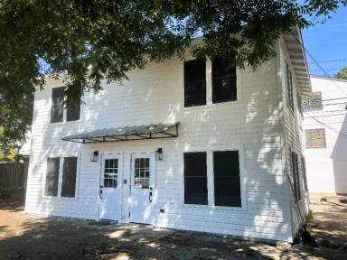 Main picture of 110 E 30th St