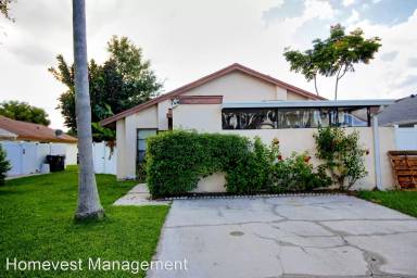 Main picture of 2756 Lakefern Ave