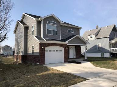 Main picture of 837 Plum St