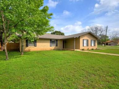 Main picture of 905 Parker Cir
