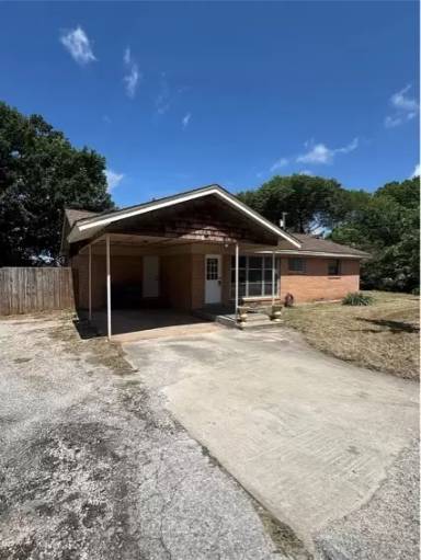 Main picture of 400 S Vick St