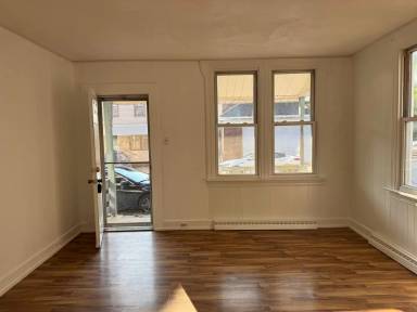 Main picture of 638 N Franklin St
