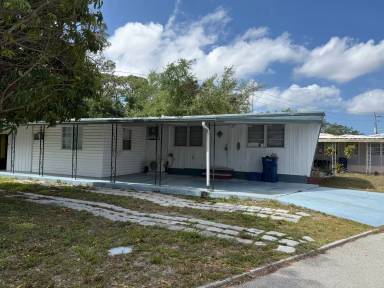 Main picture of 106 52nd Avenue Plz W