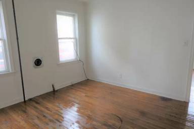 Main picture of 243 Oak St
