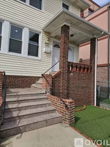 Main picture of 323 Beach 67th St